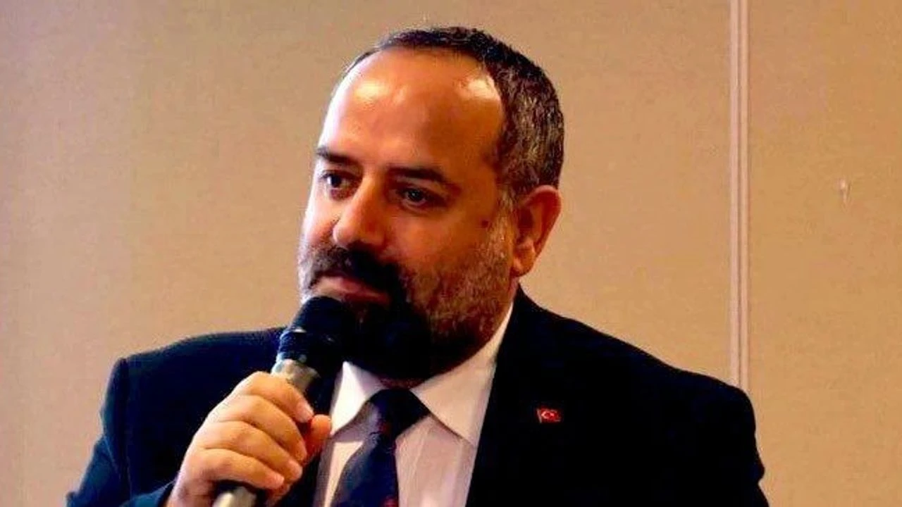 رئيس اتحاد صحفيي الإنترنت في الأناضول عارف كورت: &laquo;هذا النصر ملحمة ولادة أمة من جديد&raquo;