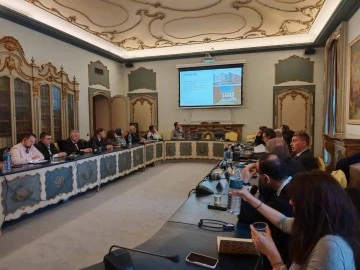 بحث آفاق التعاون المشترك وتطوير الصناعات النسيجية 