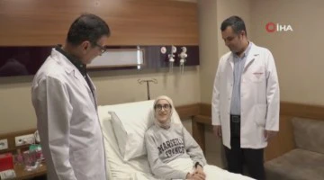 بعد معاناة 4 أعوام.. فتاة سورية تركية تتعافى من مرض نادر بعمل جراحي في غازي عنتاب