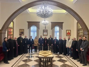 محافظ حلب يلتقي المطارنة ورؤساء الطوائف المسيحية 