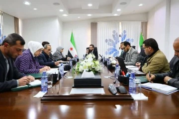 وزير التنمية يبحث مع المدير العام للتأمينات تحديث البنية التنظيمية 