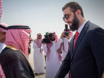 الرئيس أحمد الشرع يصل إلى الرياض في زيارة رسمية للقاء ولي العهد السعودي