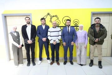 وفد وزارة الرياضة والشباب يزور هيئة الابداع والتميز