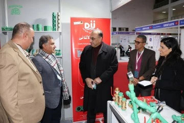 ممثلواغرفة تجارة دمشق خلال جولتهما بمعرض بيلدكس 