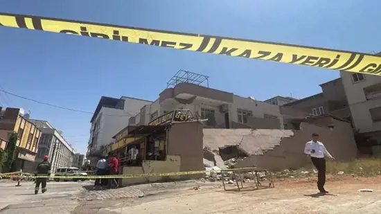 4 جرحى في انهيار مبنى من طابقين في غازي عنتاب