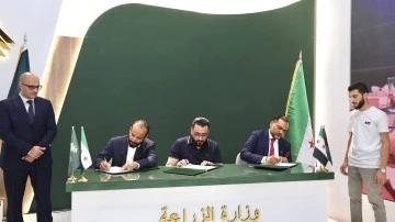 وزير الزراعة يوقع مذكرة تفاهم لتعزيز الاقتصاد الازرق والاستزراع المائي والأمن الغذائي