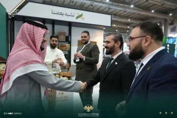 وفد وزارة الاقتصاد يزور الأجنحة السورية معرض صنع بالسعودية 