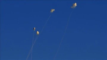 إعلام عبري: 40 صاروخا من جنوب لبنان نحو مناطق شمالي إسرائيل