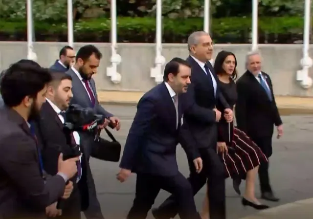 &quot;الشيباني&quot; يرفع علم سوريا الجديد في نيويورك: وفد سوري رفيع المستوى في الولايات المتحدة الأمريكية