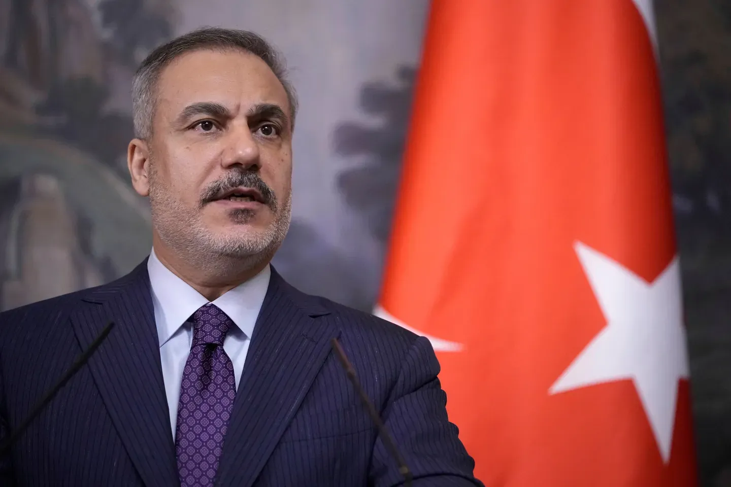 فيدان يحذر تنظيم YPG الإرهابي من استغلال الاضطرابات في سوريا ويتهم إسرائيل بزعزعة استقرار المنطقة