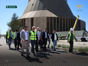معاون وزير الطاقة المهندس عمر شقروق يزور محطةتشرين الحرارية 