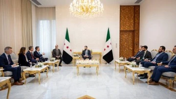 السيد الرئيس احمد الشرع يستقبل الأمين العام للأمم المتحدة للشؤون الإنسانية السيد توم فليتشر 