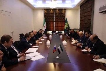 وزير النقل يبحث مع وفد روسي آفاق التعاون لتطوير شبكة السكك الحديدية 