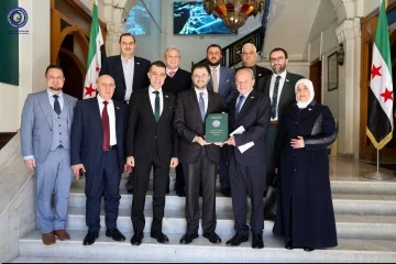 وزير الاتصالات يبحث سبل تسريع التحول الرقمي في القطاع الصناعي 