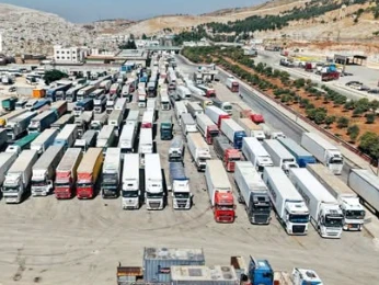 منفذ باب الهوى يسجل عبور أكثر من مليوني طن من البضائع خلال 8 أشهر