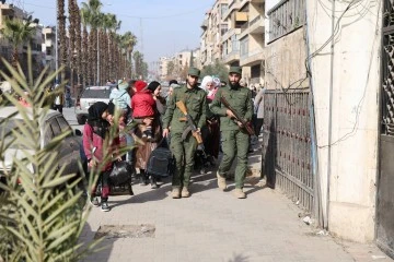 قوى الأمن الداخلي تقوم بتأمين المدنيين وخروجهم بسلام