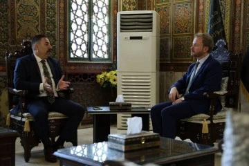 رئيس هيئة الاستثمار يلتقي القائم باعمال سفارة قبرص 