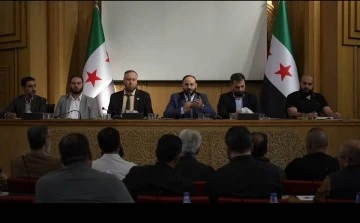 محافظ حلب يبحث تعزيز الخدمات والاستقرار بالشمال