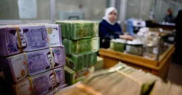 تمديد مهلة استبدال الليرة السورية: شهر إضافي لتوديع العملات القديمة