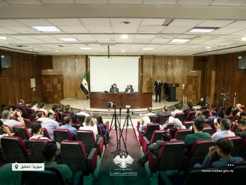 وزير الإدارة المحلية يستعرض استراتجية التحديث الشامل والحوكمة 