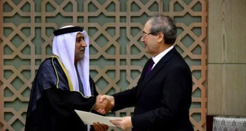 سفير الإمارات يسلم أوراق اعتماده في دمشق بعد استئناف العلاقات الدبلوماسية