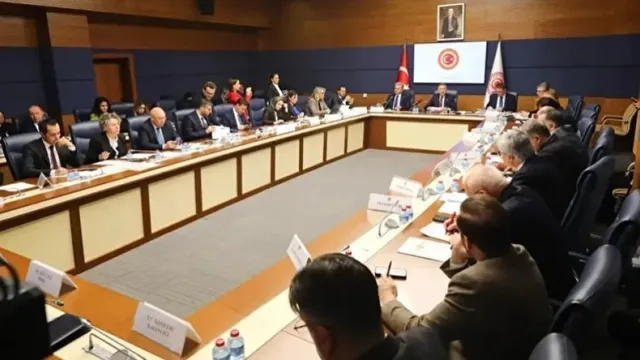 برلماني تركي: &ldquo;قسد&rdquo; ملزمة بالاندماج مع الحكومة السورية والالتزام بتعهداتها