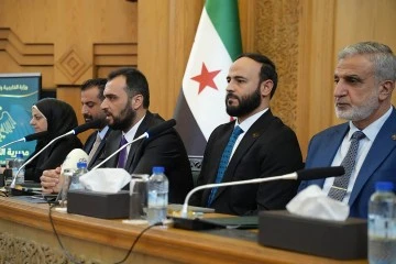 محافظ حلب المهندس عزام الغريب يعقد اجتماعا موسعا بمبنى المحافظة 