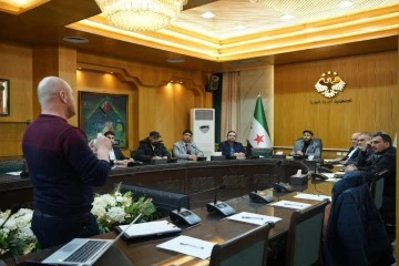 محافظ حلب يبحث واقع الخدمات ويقر خططا للنظافة والإنارة 