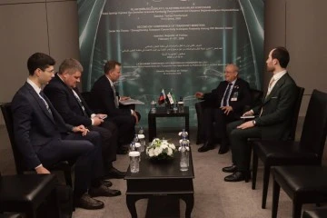 مباحثات سورية روسية حول مشاريع النقل واللوجستيات بمؤتمر اسطنبول