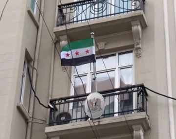 إثر شكاوى من الفساد وسوء المعاملة.. دمشق تستدعي قنصلها العام في إسطنبول ودول أخرى