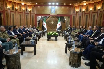 محافظ حلب يعقد اجتماعا موسعا لبحث عمل لجنة الدمج وعودة المهجرين 