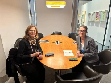 وزيرة الشؤون السيدة هند قبوات تلتقي عميدة كلية فليتشر للقانون والدبلوماسية 