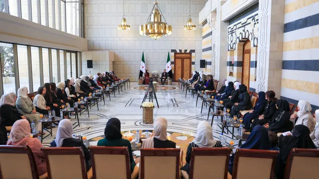 الرئيس &quot;الشرع&quot; يُشيد بدور المرأة السورية: شريكة أصيلة في مسيرة الثورة والتحرير