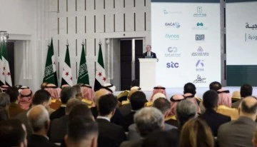 بحضور الرئيس أحمد الشرع.. سوريا والسعودية توقعان عقودًا استراتيجية كبرى في الطيران والبنية التحتية والتنمية