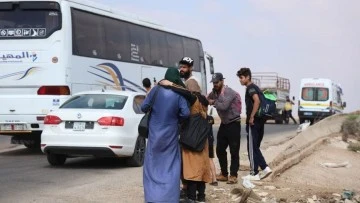 300 سوري من عشائر البدو يغادرون السويداء