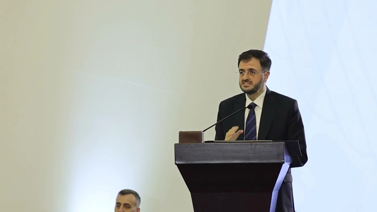 وزير الاتصالات السوري يتعهد بحل شكاوى المواطنين بسرعة وفق الإمكانات المتاحة