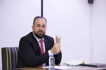 وزير الإعلام يعقد اجتماعا موسعا مع رؤساء ومدراء المؤسسات الإعلامية 