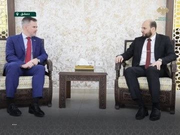 وزير الطاقة يبحث مع السفير الكندي تطوير العلاقات بمجال النفط والغاز 