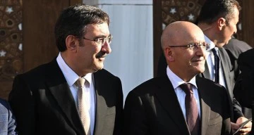 نائب الرئيس التركي ووزير المالية يتوجهان إلى قطر