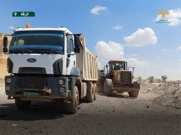 تعزيز السواتر الترابية بريف الرقة لحماية محطات مياه الشرب