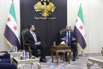 وزير الأشغال العامة والإسكان يزور محافظة الرقة 