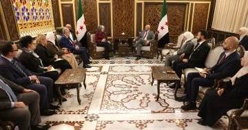 وزارة الطوارئ تستقبل السيدة كيت فوربس رئيسة الاتحاد الدولي لجمعيات الصليب الأحمر