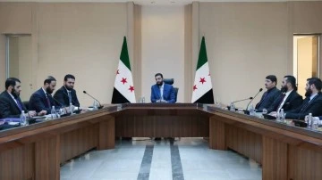 سيادة الرئيس احمد الشرع يعقد جلسة عمل مع وزارة الداخلية