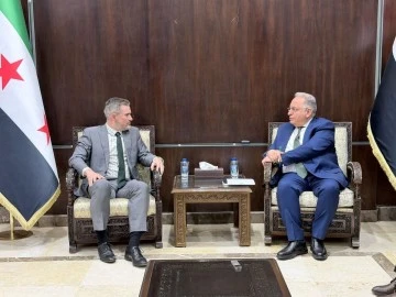 وزير المالية محمد يسر برنية يستقبل السفير الكندي بدمشق 