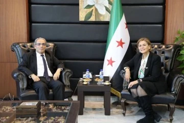 وزيرة الشؤون الاجتماعية والعمل تلتقي السفير الجزائري بدمشق 