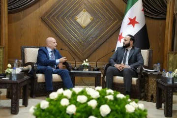 محافظ حلب ونائب المبعوث الأممي يبحثان دعم التعافي والاستقرار