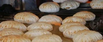 محلي الباب شرق حلب يربط سعر الخبز بكمية دعم الطحين المقدم له