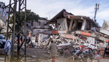 سوري يناشد السلطات التركية مساعدته للعثور على عائلته المفقودة جرّاء الزلزال