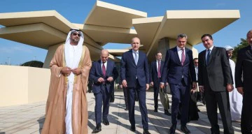 رئيس البرلمان التركي يزور نصب الشهداء في أبوظبي