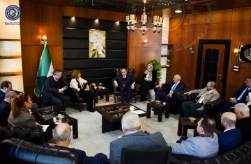 وزيرة الشؤون الاجتماعية تبحث القضايا المحورية بالعمال 